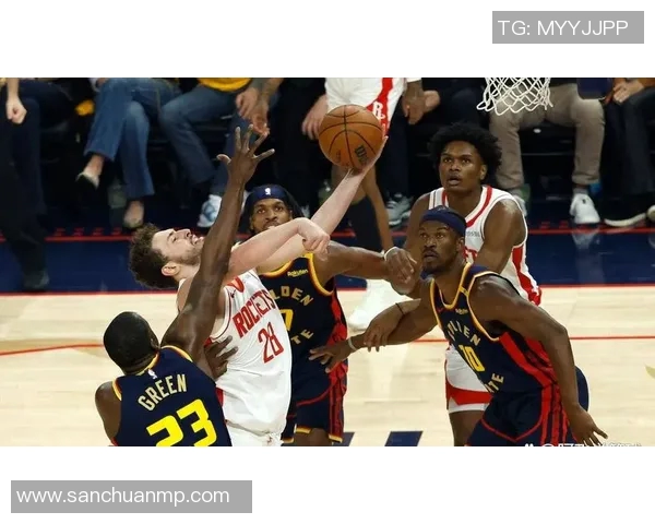 勇士与火箭西部决赛第三场激战回顾及精彩瞬间分析